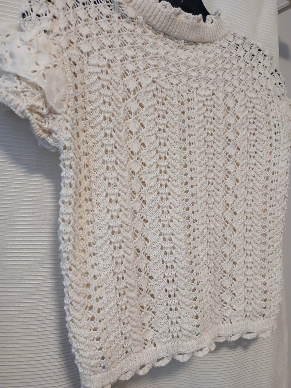 Zara Cream Eyelet Ruffle Top - Picture 5 of 6